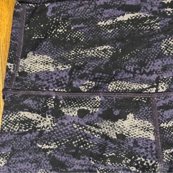Lululemon Athletica Black Purple Patterned Leggings Womens Size 6 - Picture 5 of 6